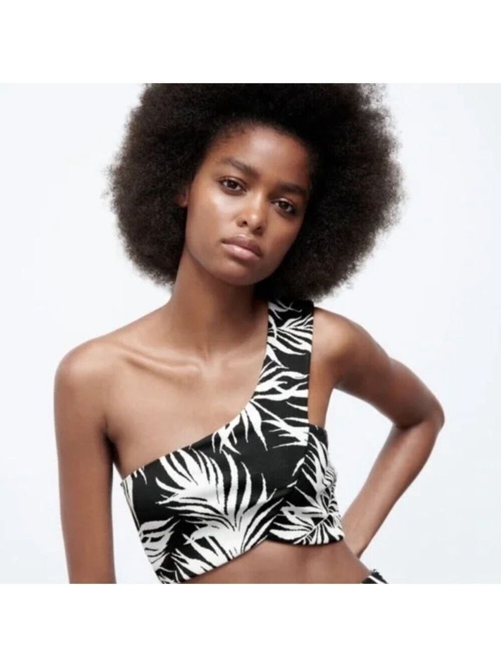 Zara nwt jacquard black and white floral one shoulder crop top small